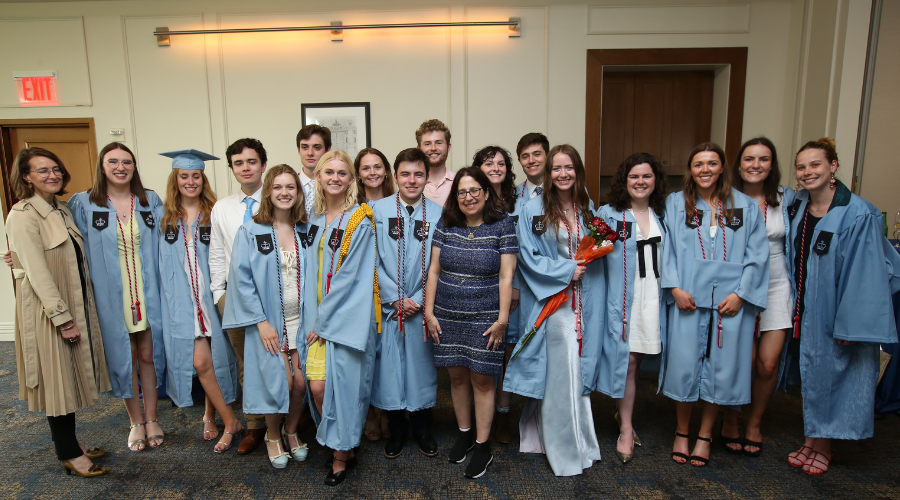 Class of 2022 with Dean Lisa Rosen-Metsch